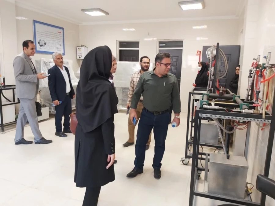 بازدید مدیران هنرستان های آبادان از آموزشکده فنی و حرفه‌ای دختران اهواز