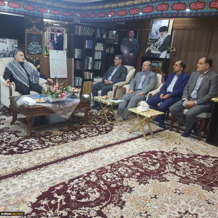 دکتر غلامرضا زمانی و هیئت همراه، چهارشنبه ۱۱ مهرماه ۱۴۰۳ با خانواده پدر موشکی ایران، شهید حسن تهرانی‌مقدم دیدار و گفت‌وگو کردند‌.

 2
